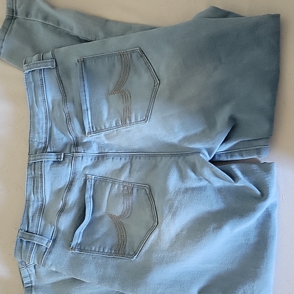 Blue Jeans - Picture 3 of 3